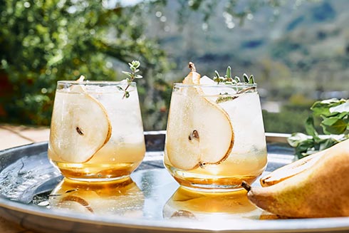 Birnen-Prosecco-Cocktail macht sich im Herbst gut auf der Karte